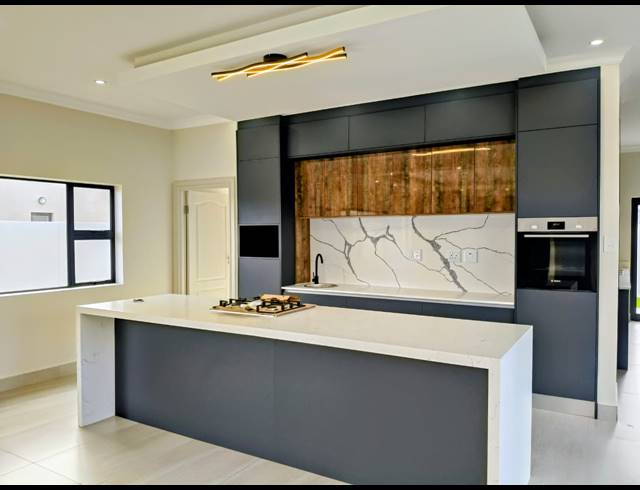 4 BEDROOM HOUSE FOR SALE IN FOUNTAINS ESTATE